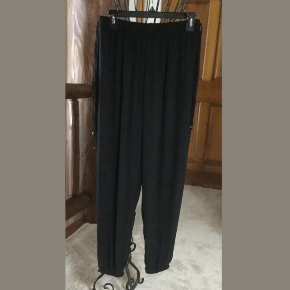 Tahari black cuffed pants M